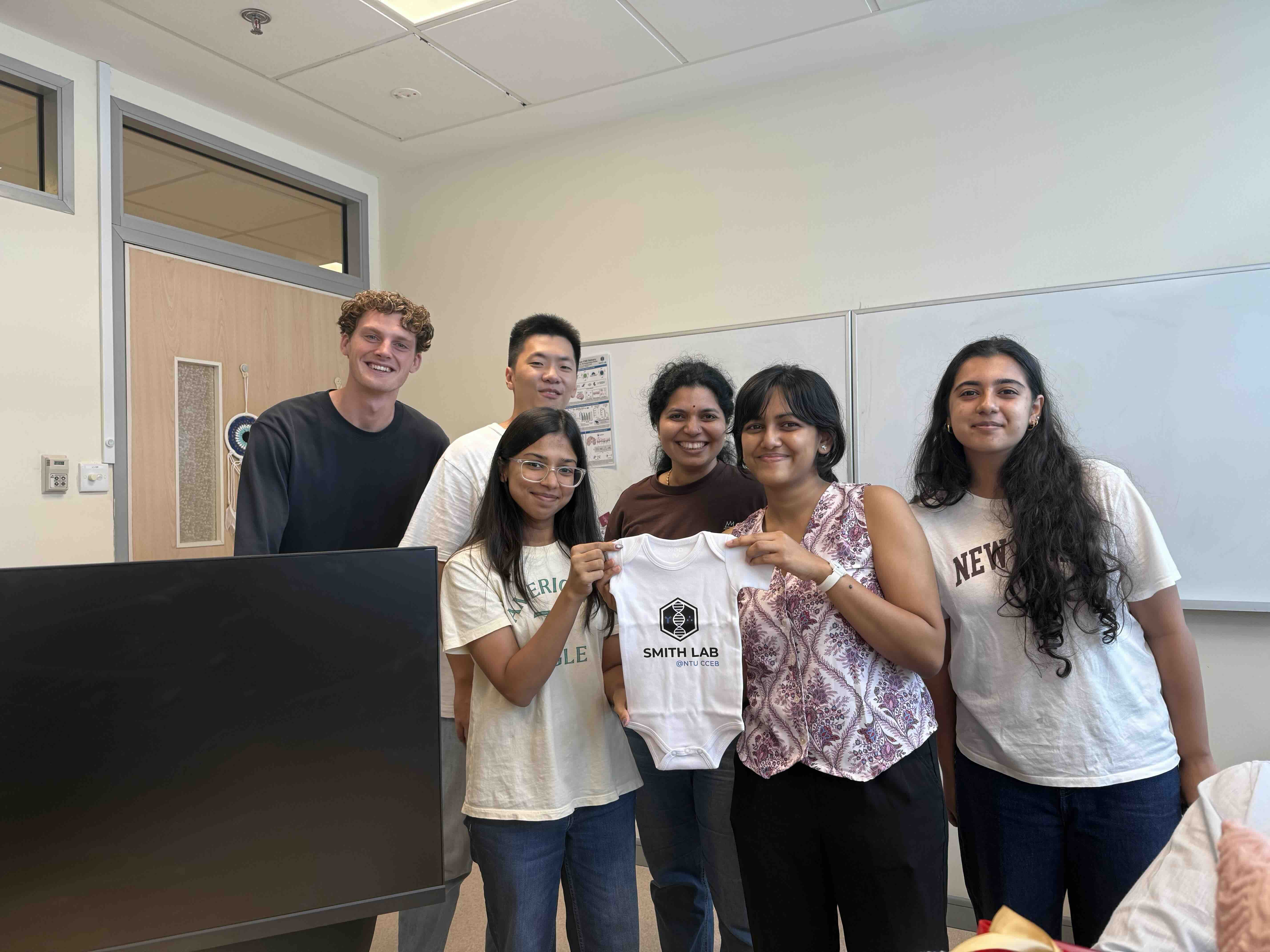 Smith Lab welcoming Prof. Smith and baby back to the office